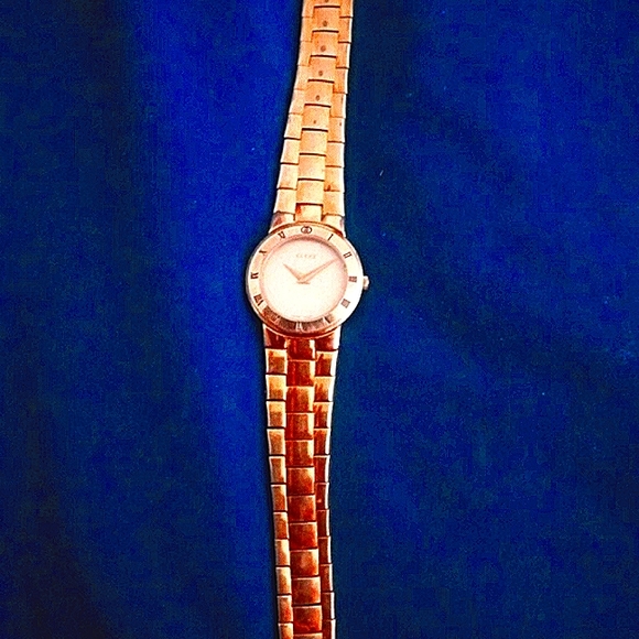 Woman's Gucci Wrist Watch - Picture 4 of 5